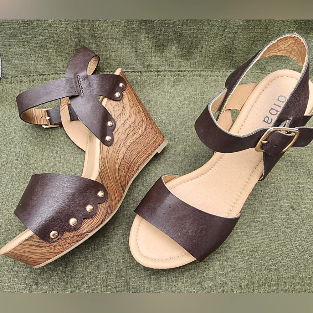 Diba Holly Wedge Sandal in Brown- ladies size 8
